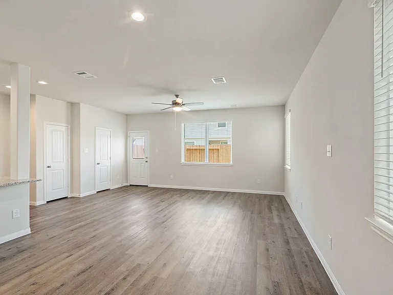 3915 Deledda Dr — Photo 4