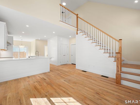 3rd image of 9 Ivy Hill Road #9