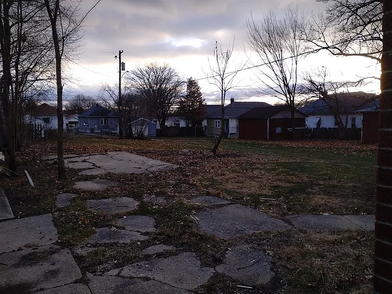 1329 E Main St — Photo 4