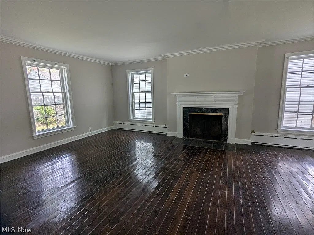 3 bed, 1.5 bath, 1389 sqft, $1,795 — Photo 2