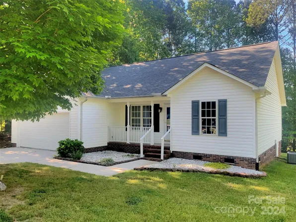 7535 Anchors Aweigh Ln, Sherrills Ford, NC 28673