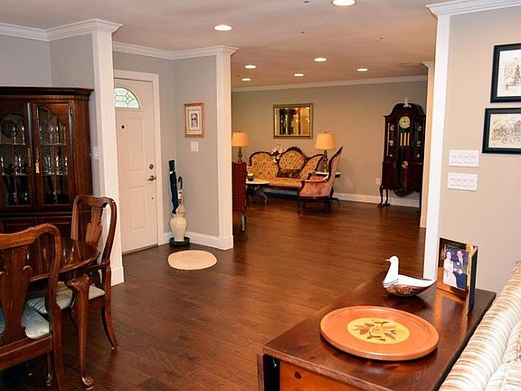 4th image of 8 Robinwood Dr