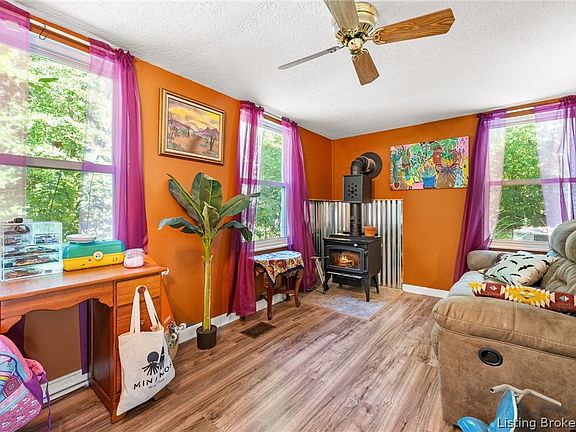 3rd image of 418 Captain Frank Road