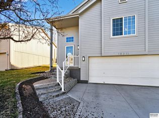 18211 Edna St, Omaha, NE 68136