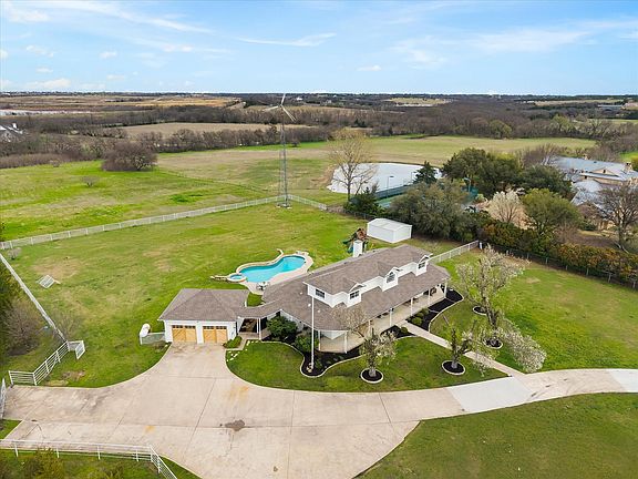 3rd image of 499 McDonald Rd