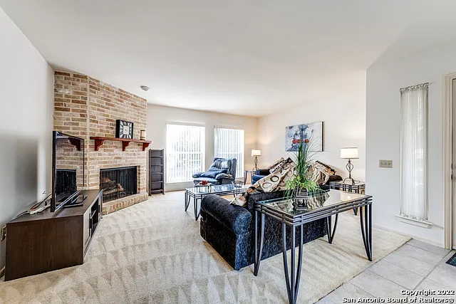 3 bed, 2.5 bath, 1948 sqft, $2,150 — Photo 2