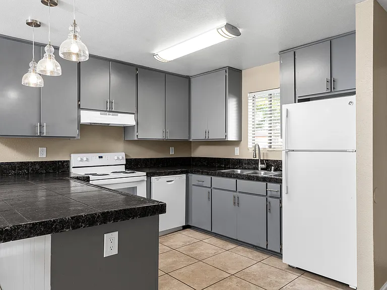 Cedar Park Apartments — Photo 15