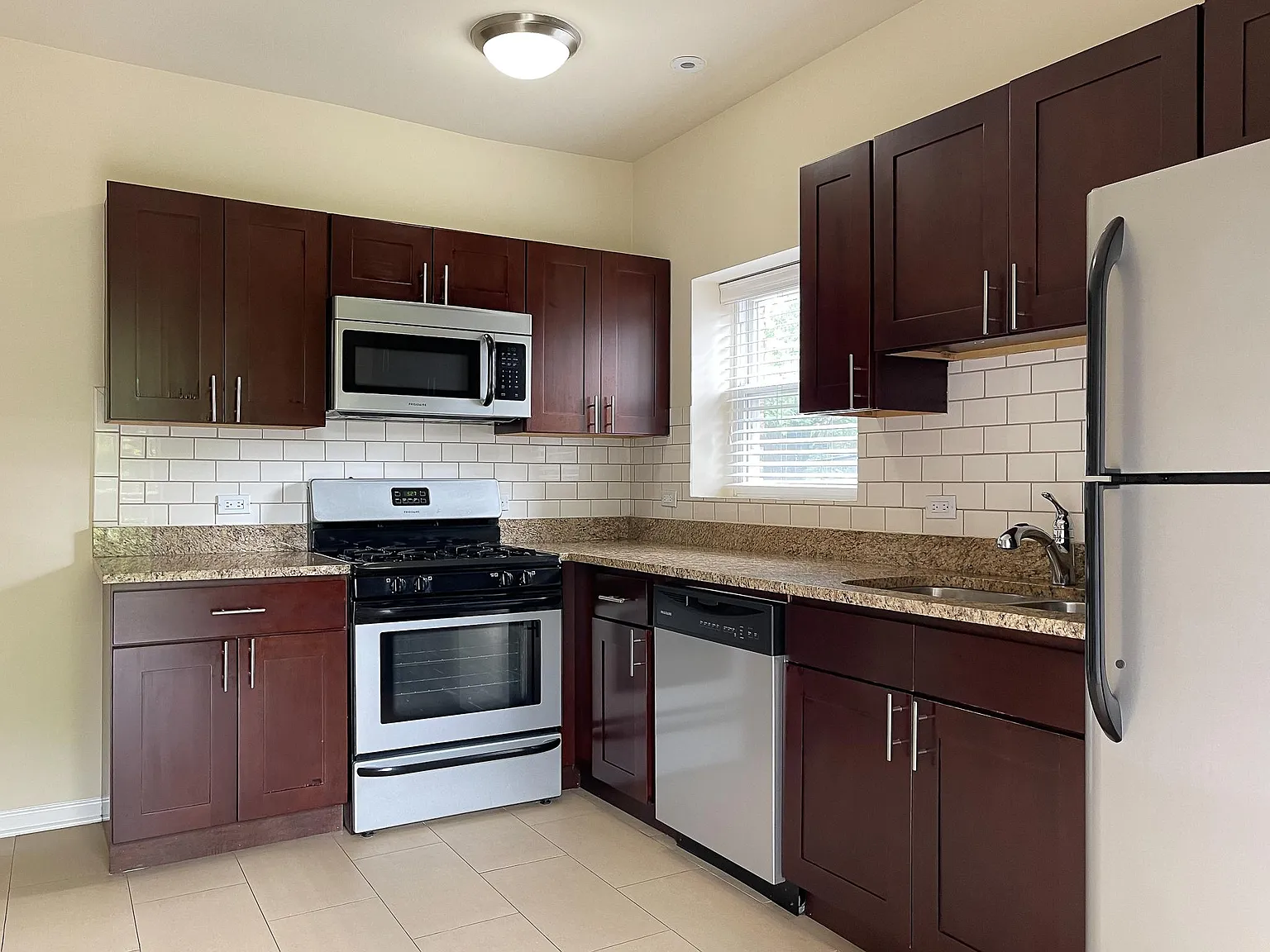 Necedah at 4740-4748 South Greenwood — Photo 4