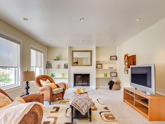 4th image of 1323 Oddstad Blvd