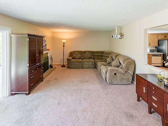 3rd image of 728 W La Deney Dr