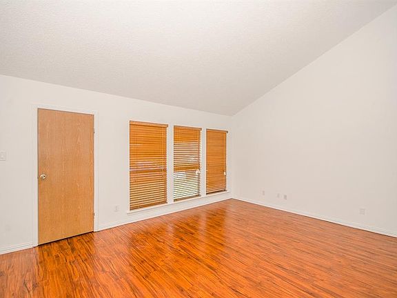 3rd image of 3811 N Magnolia Ct