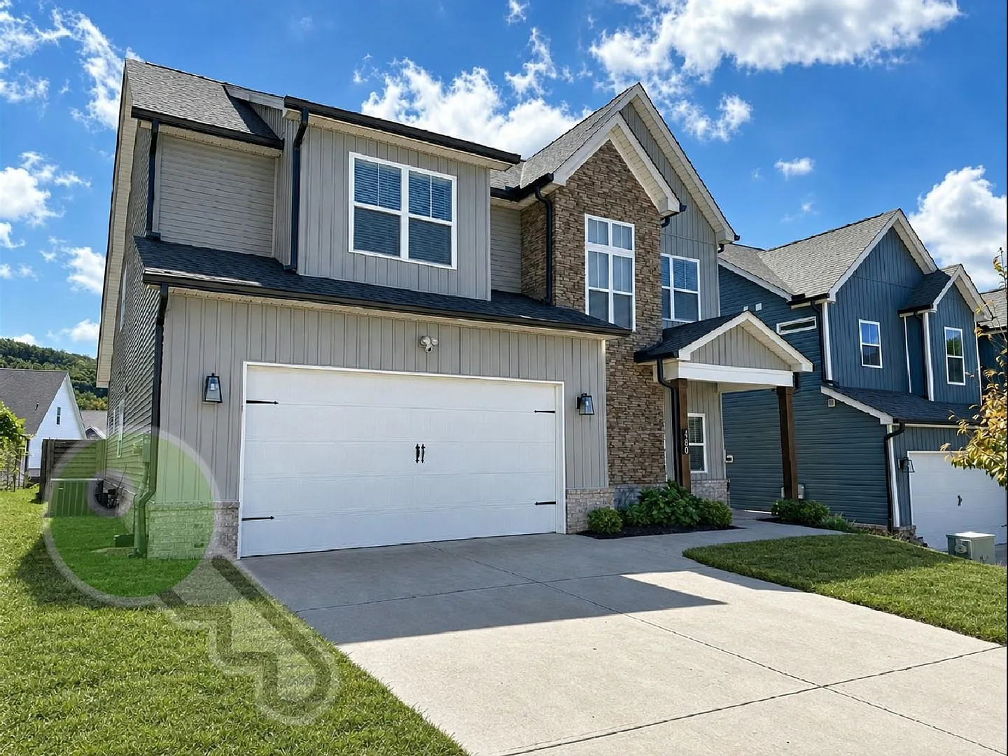 4 bed / 3.5 bath Modern Luxury Meets Resort-Style Living in Everett Woods — Photo 2