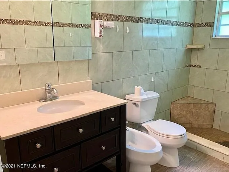 11046 Barbizon Cir W — Photo 10