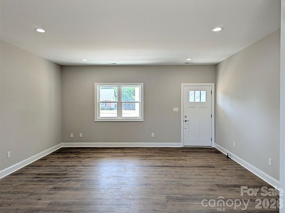4th image of 258 E East Ave