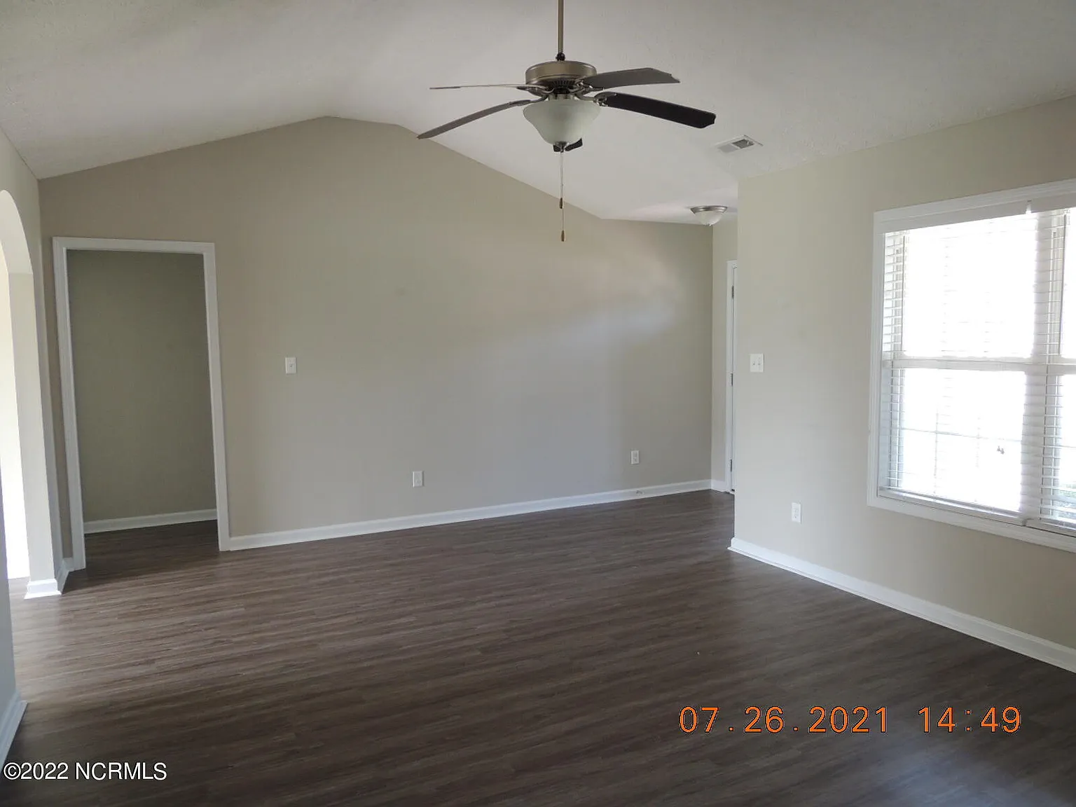 3 bed, 2.0 bath, 1274 sqft, $1,600 — Photo 4