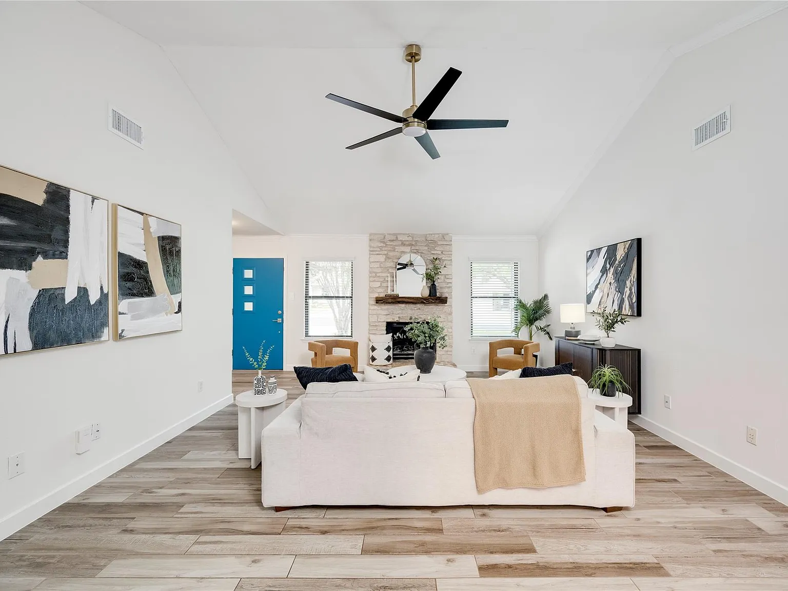 4 bed, 2.0 bath, 1627 sqft, $2,700 — Photo 4
