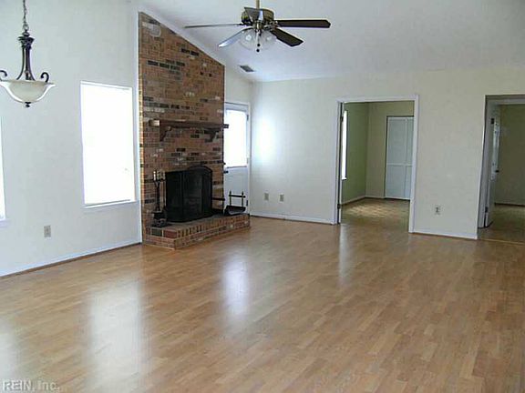 4th image of 1508 Glenmont Ct