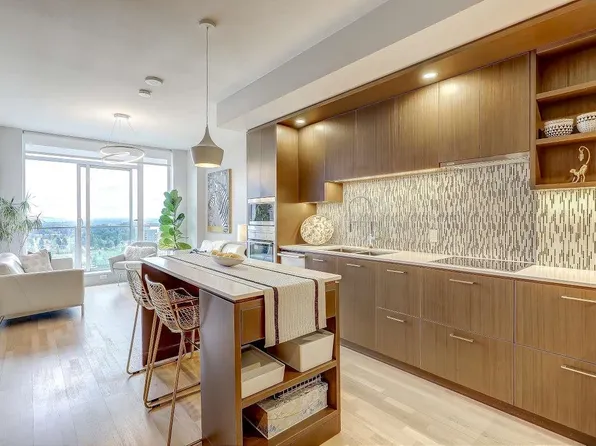 13495 Central Ave #3904, Surrey, BC V3T 0K2