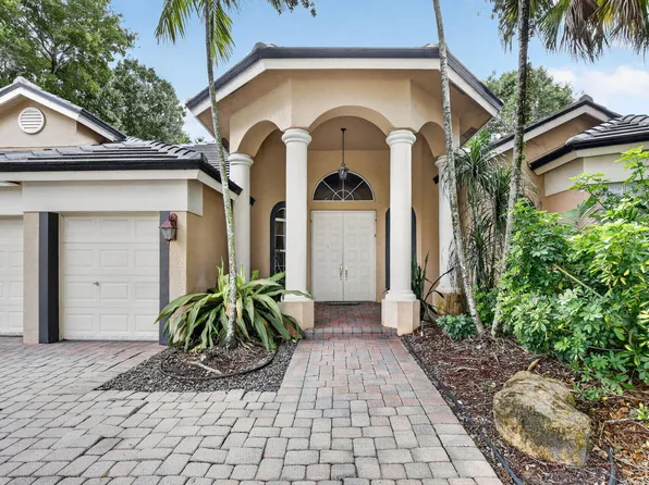 8106 N Savannah Circle, Davie, FL 33328