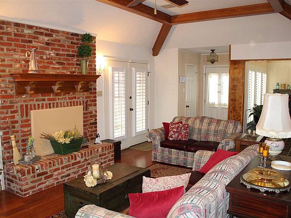 4th image of 20 Sugar Creek Pl