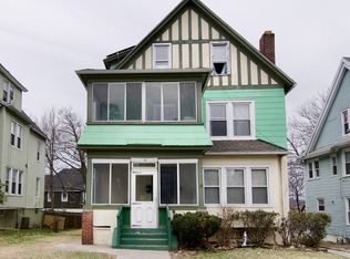 24 Longview St, Springfield, MA 01108