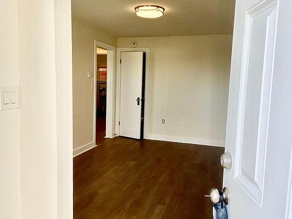 5th image of 702 E 1st St #1