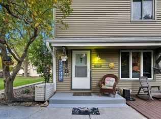 4880 Grenwich Trl N, Oakdale, MN 55128