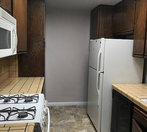 3rd image of 5126 Laurel Canyon Blvd APT 9
