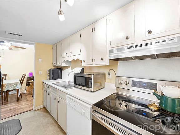 5th image of 7130 Stonington Ln