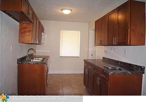 3rd image of 1548 NE 27th St
