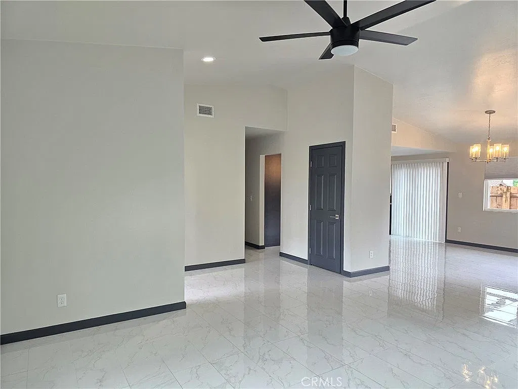 3 bed, 1441 sqft, $3,300 — Photo 2