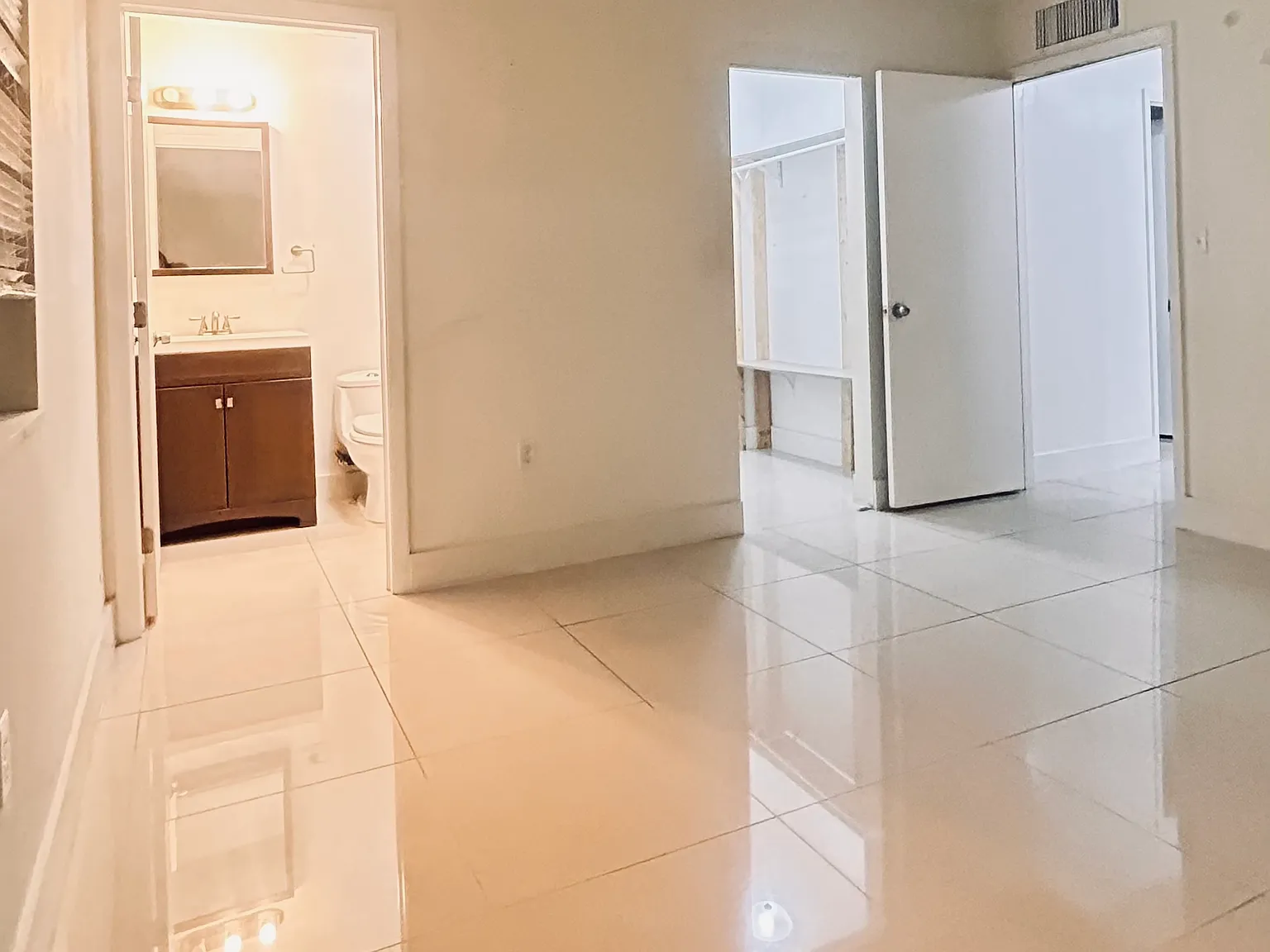 3 bed, 2000 sqft, $2,500 — Photo 3