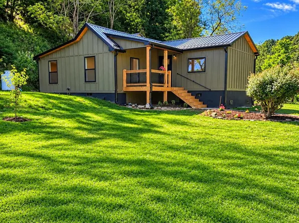 201 Chestnut Dr, Galax, VA 24333