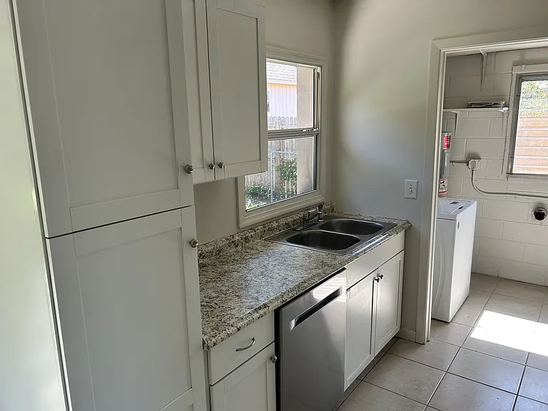 3930 Baker Ave — Photo 4