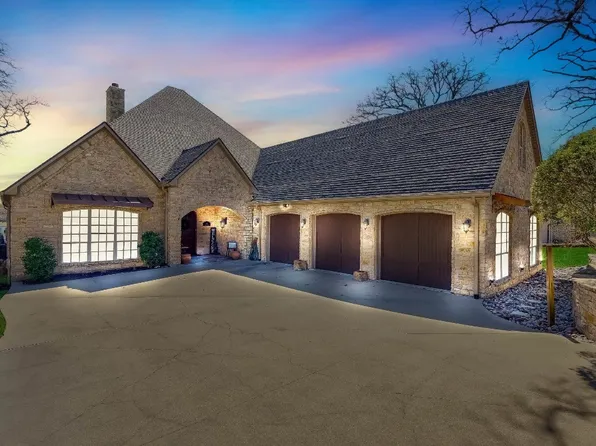 108 Hogan Dr, Lake Kiowa, TX 76240