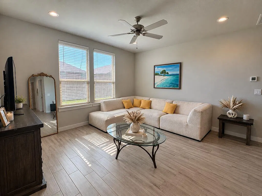 4 bed, 2.0 bath, 2062 sqft, $3,500 — Photo 2