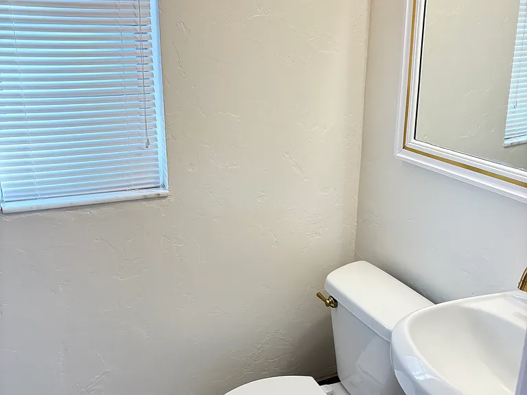 3243 N Orange Ave — Photo 31