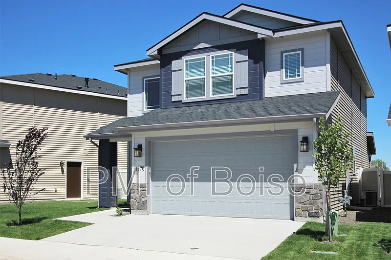 3 bed, 2.5 bath, 1764 sqft, $1,845 — Photo 2