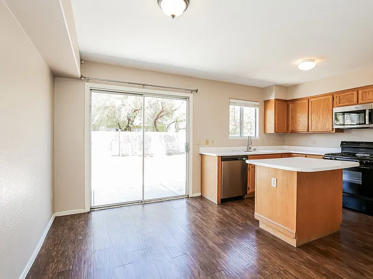7512 Hickory Hills Dr — Photo 8