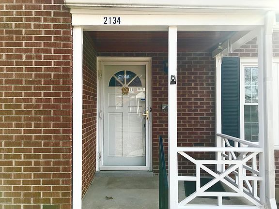 5th image of 2134 Gladstone Ave