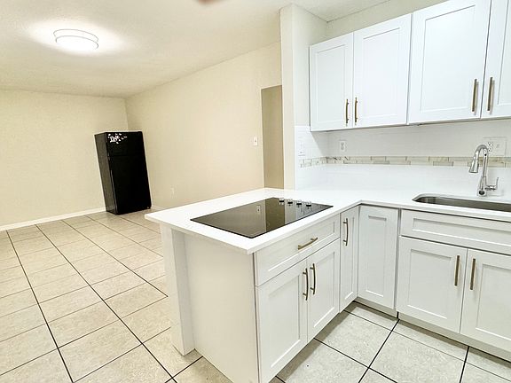 2nd image of 7404 N Coarsey Dr