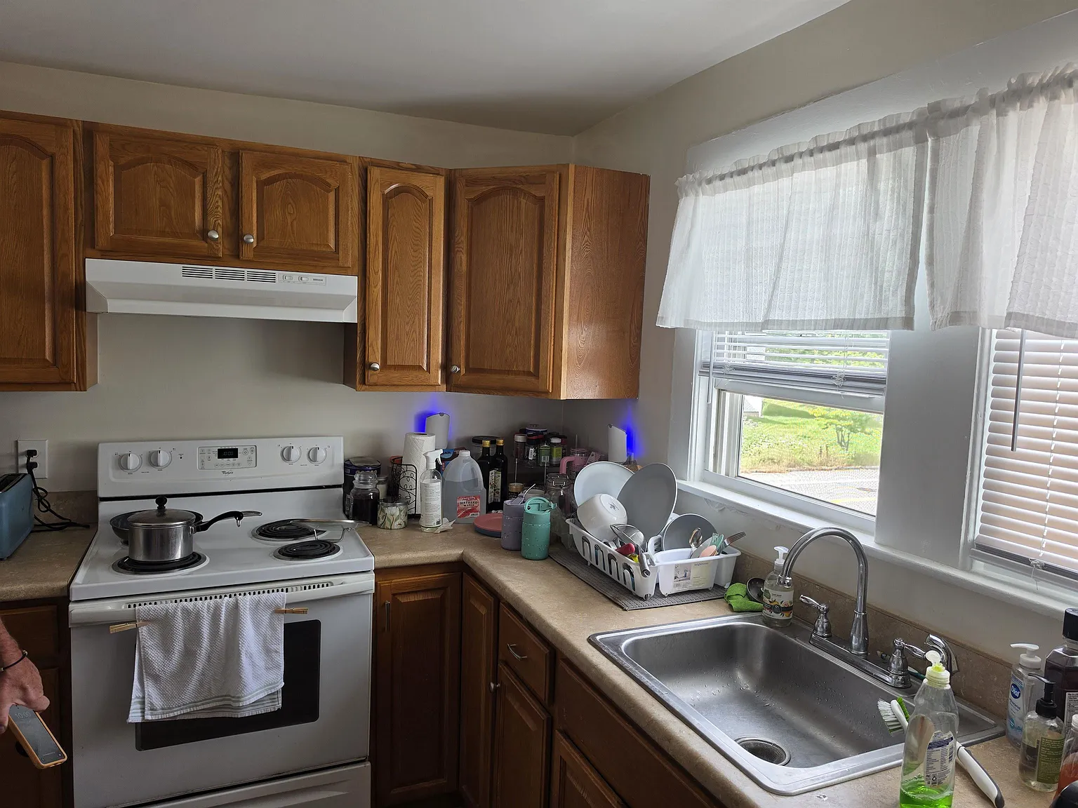 5 bed, 2.0 bath, 1688 sqft, $3,250 — Photo 3