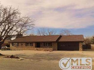 310 Phillips Dr, Dumas, TX 79029