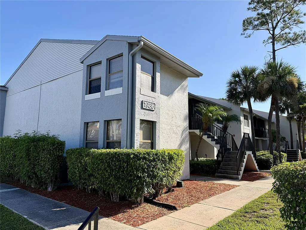 2 bed, 2.0 bath, 1115 sqft, $1,900 — Photo 2