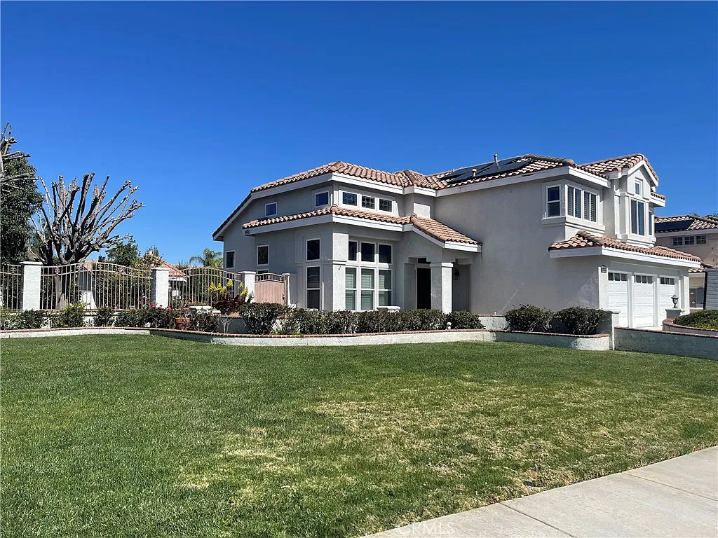 5 bed, 2650 sqft, $4,400 — Photo 2