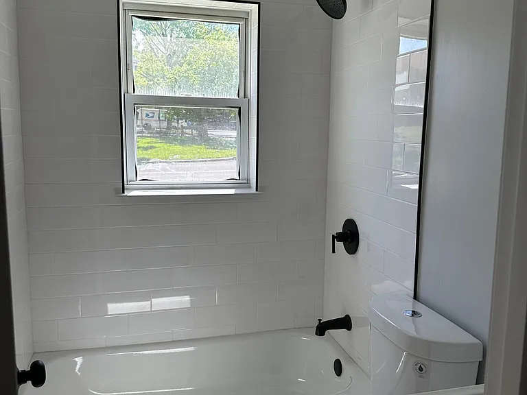 202 Greenwood Ave — Photo 8