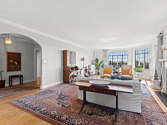 4th image of 1426 Chicago Ave APT 5S