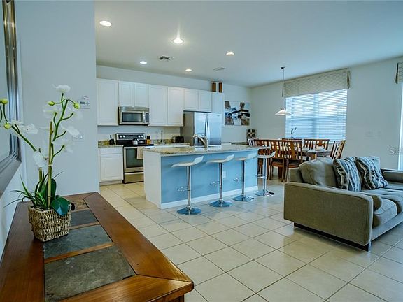 5th image of 801 Las Fuentes Dr