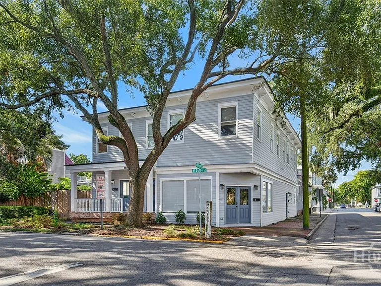 221 W Duffy St #A — Photo 4