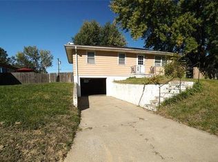 3027 Nanette Dr, Country Club, MO 64506